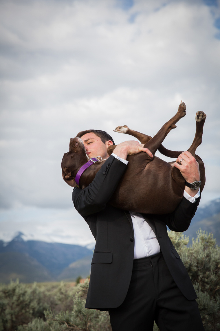 Taos groom kissing dog